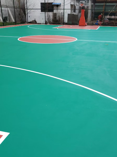 睢阳 球场长期使用易出现地面开裂